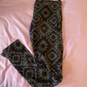 SO Aztec print leggings size M